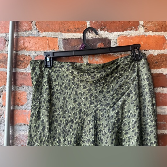 Time and Tru Women's Satin Midi Skirt with Side Slit, Size: xl - Picture 4 of 10